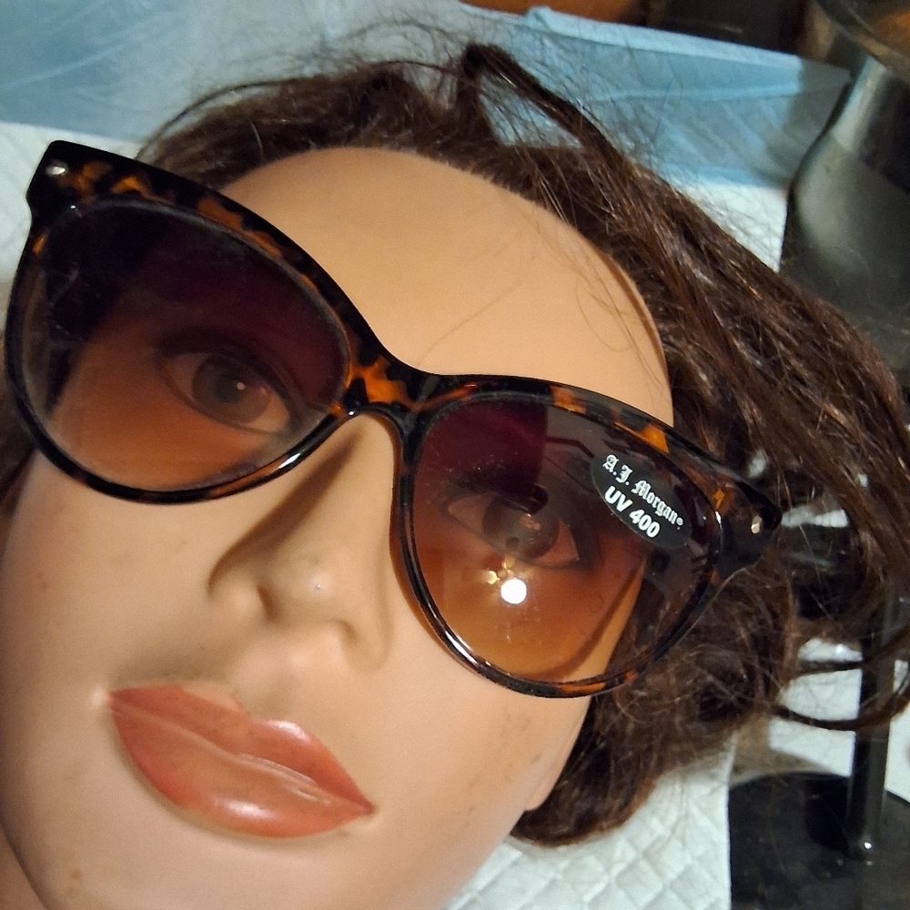 AJ. Morgan Tortoise Shell cat eye sunglasses NWT - Picture 3 of 9